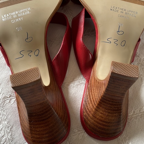 White MT red heel sandal, like new, size 9 - Picture 10 of 10